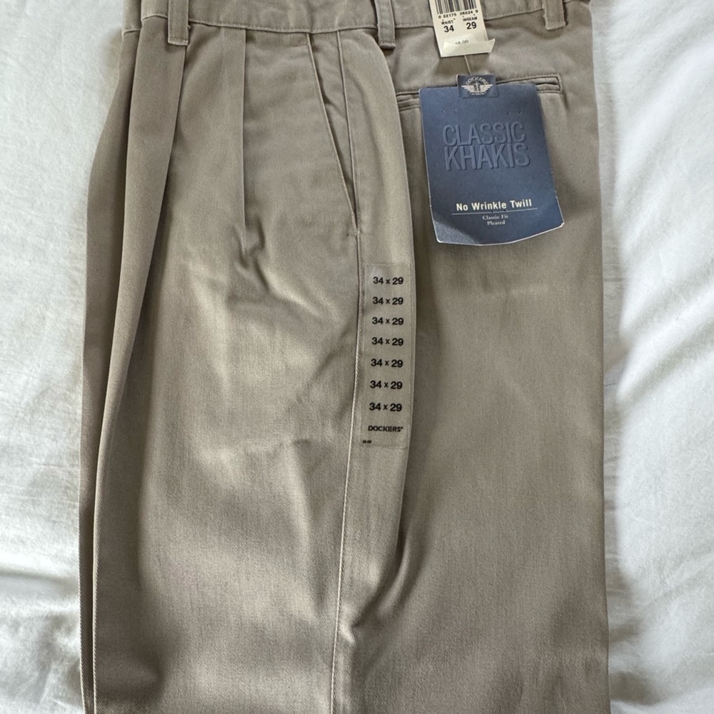 Dockers Men's No-Wrinkle Khakis in Light Brown